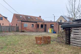 Deze woning, zonder renovatieverplichting, is op zoek naar een nieuwe eigenaar!De woning heeft een totale oppervlakte van 158m² en werd hier en daar...