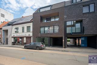 De liggingDit ruim en luxueus afgewerkte appartement is gelegen op de eerste verdieping van residentie 'Paloma', een recent gebouw gelegen vlakbij...