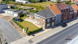 Op zoek naar een woning met veel ruimte, een leuke tuin én zonder renovatieverplichting? Dan is deze halfopen woning in de Papestraat 9 misschien...