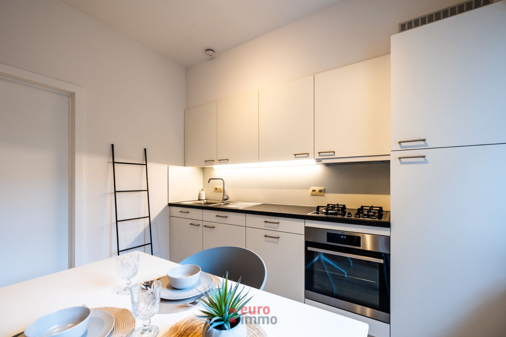 Studio rénové, très central mais situé au calme. - photo 4