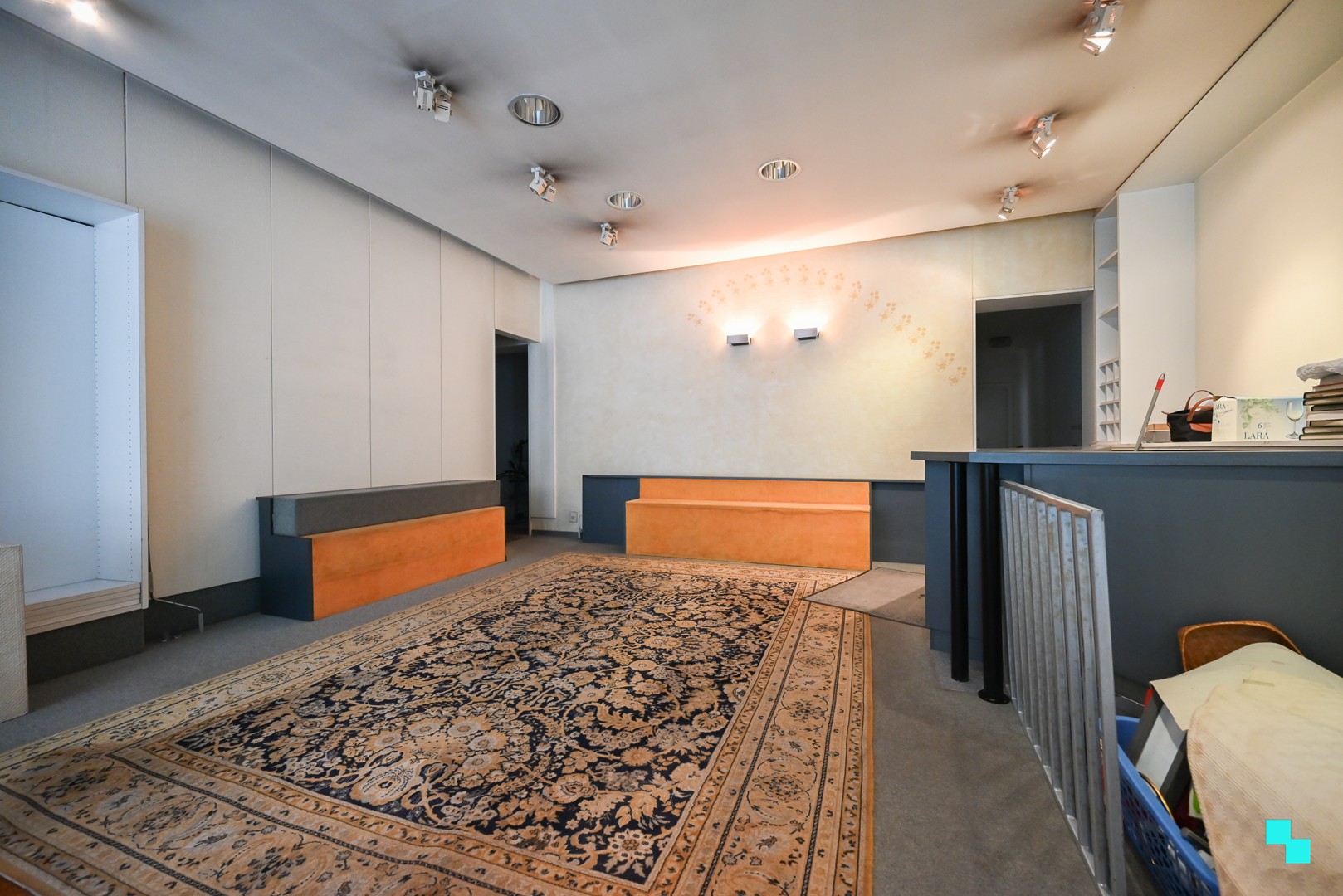 Centraal gelegen handelsruimte met bijhorende woonst en leuke stadstuin te Izegem - foto 2