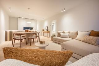 Ontdek dit subliem gerenoveerde appartement met zijdelings zeezicht aan de zonnekant van de Leopoldlaan te Knokke. Dankzij de uitzonderlijke...