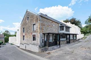 We Invest Ourthe-Amblève et Léna sont heureux de vous présenter cette maison située à Sprimont, offrant un beau potentiel après rénovation.Le...