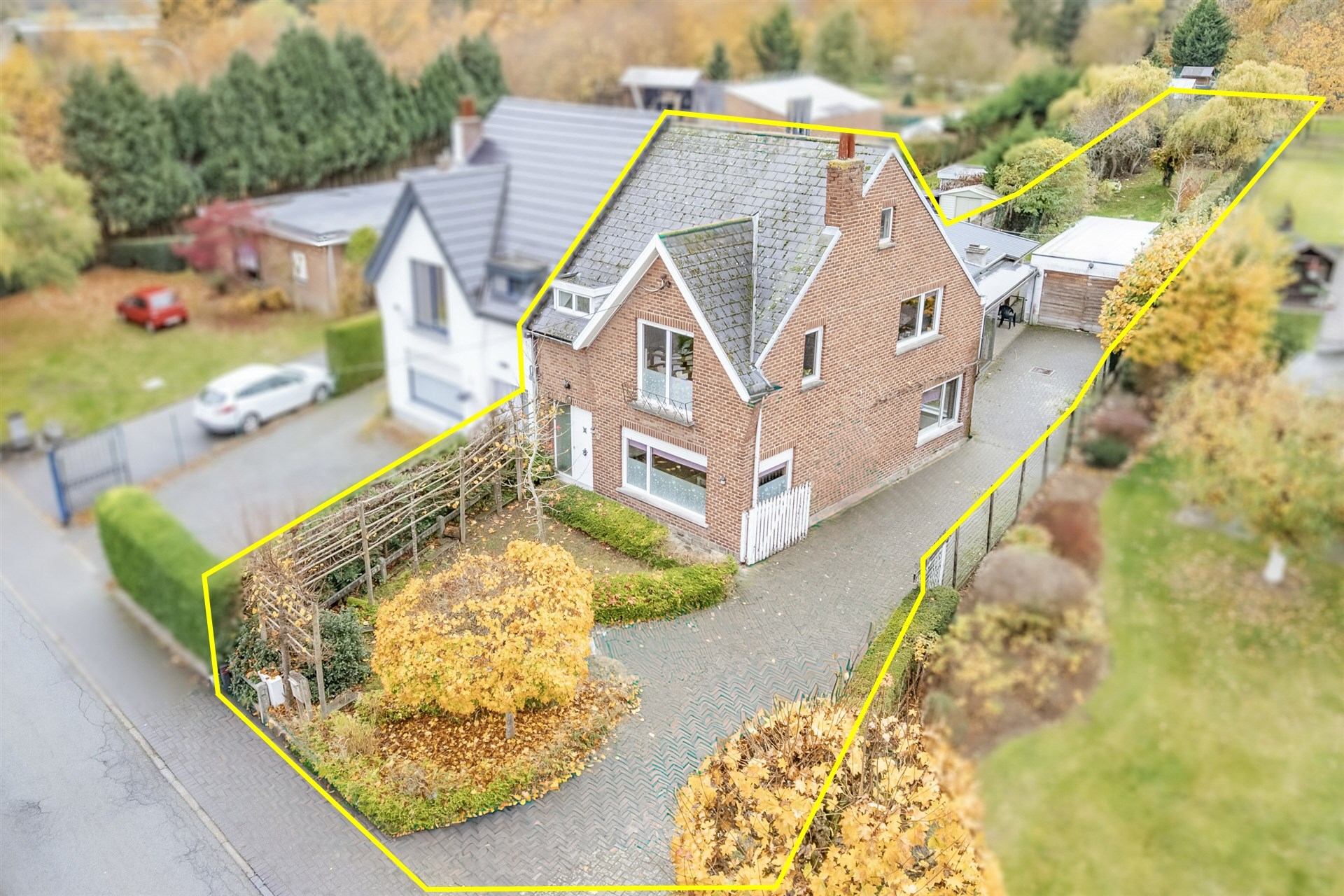 Ruime woning met 3 slks, grote tuin en garage - foto 1