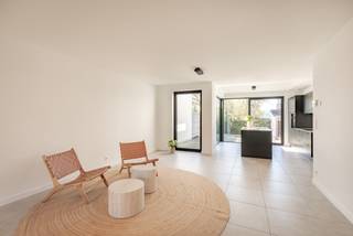 Deze moderne woning uit 2019 combineert een doordachte indeling met een uitzonderlijke ligging in het hart van Kessel-Lo. Dankzij de recente...