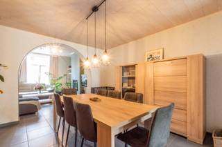 Een instapklare woning met oa. 3 slaapkamers, aangelegd terras + perfect georiënteerde tuin. Ideaal gelegen op wandelafstand van het station en...