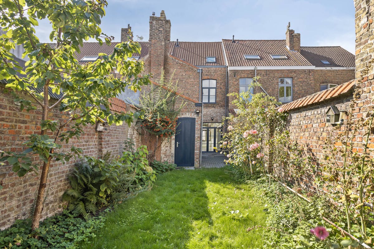 Charming 4 bedroom townhouse in Bruges - photo 2