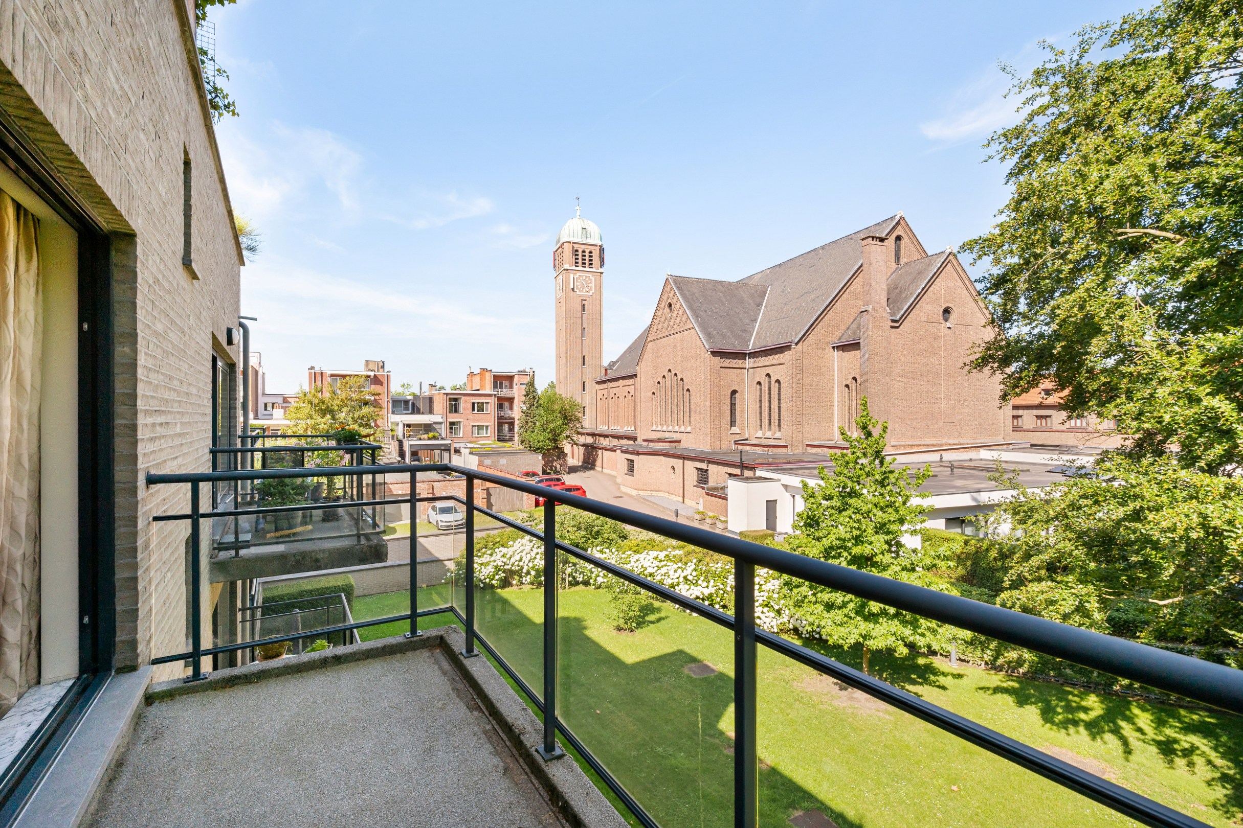 Appartement lumineux dans un écrin de verdure au cœur du centre-ville - photo 3