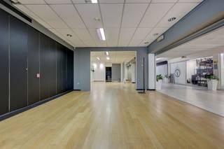 This spacious commercial property is located on the second floor in Shoppincenter De Kern op de Bist in Wilrijk. The location is very central,...