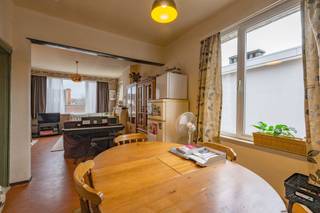 Knus 1 SLK-appartement in klein gebouw (HOB). Indeling:Met de trap bereiken we deze tweede en hoogste verdieping.De woonkamer is gezellig ingericht...