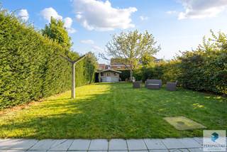 Deze verrassend ruime gezinswoning met grote tuin op 475m² is centraal gelegen, vlakbij het centrum van Assebroek. De bewoonbare oppervlakte...
