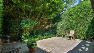 Nous avons le plaisir de vous proposer cette maison familiale très spacieuse (245m²) dans le centre d'Edegem. La propriété est située sur un...