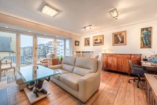 Découvrez ce magnifique appartement lumineux avec une vue dégagée exceptionnelle et une orientation sud-ouest idéale.Situé dans un emplacement de...