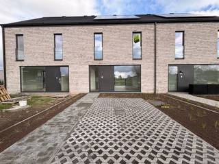 Te huur: moderne nieuwbouwwoning in het mooie Buggenhoutmoderne nieuwbouwwoning in gesloten bebouwing, volledig instapklaar en afgewerkt met oog voor...