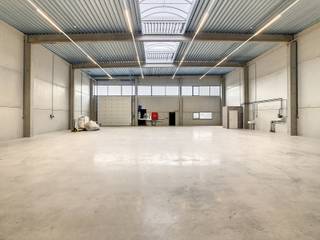 Deze ruime magazijnunit van 550 m² is gelegen in industriezone De Nest en geniet van een uitstekende bereikbaarheid dankzij de nabijheid van de...