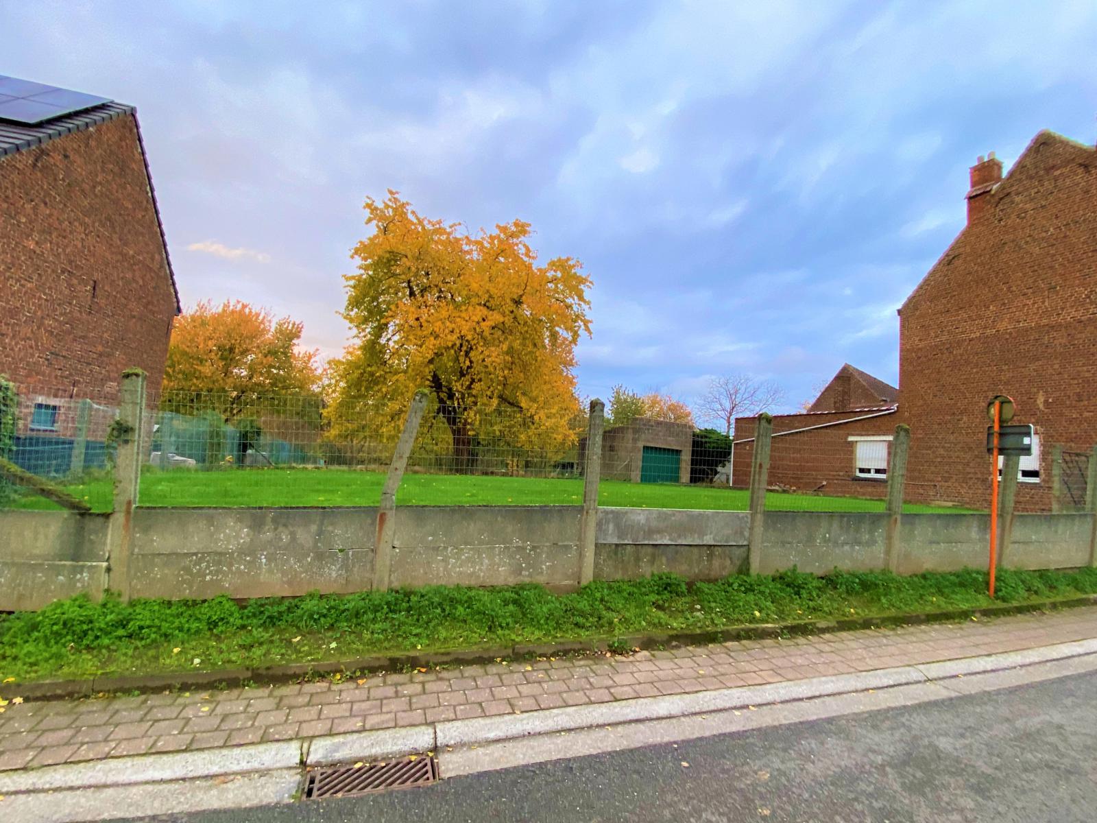 Bouwgrond voor open bebouwing van 23a 38ca - foto 4