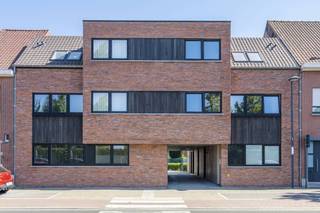 Dit recente en energiezuinige appartement van 65m² bevindt zich op 10 minuten van Kortrijk, vlakbij winkels en openbaar vervoer. Het appartement...