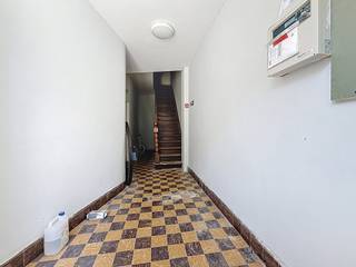 Op de grens tussen Watermaal-Bosvoorde en Elsene, in een rustige en gegeerde residentiële wijk, ontdekt u dit kleine opbrengstgebouw bestaande...