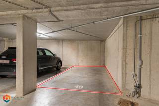 Op een centrale locatie te Antwerpen bevinden zich deze 2 ondergrondse parkeerplaatsen op verdieping -2. Deze parkings (P9 &amp; P10) zijn bereikbaar via een autolift en genieten van een uitstekende bereikbaarheid op wandelafstand van onder andere de universiteit en het centraal station van Antwerpen. <br /><br />Prijs per parkeerplaats = €24 500.<br /><br />Contacteer ons voor meer informatie op 0474/78 07 73 of neem een kijkje op www.boonstravastgoed.be . 