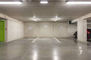 Deze ondergrondse staanplaats is ideaal gelegen op wandelafstand van het station, vlakbij de campussen en het centrum van Leuven.De staanplaats is...