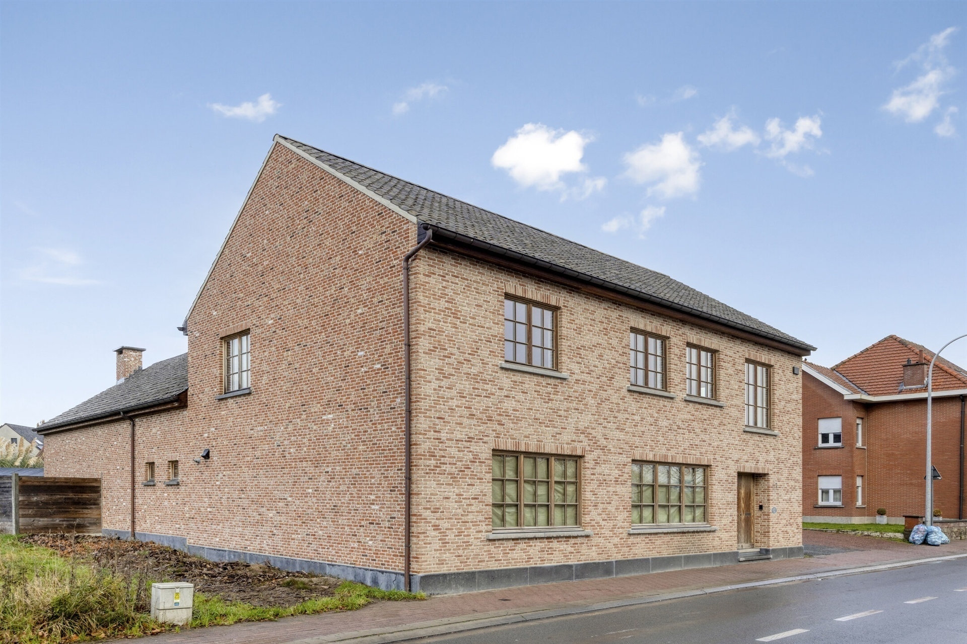 Volledige gerenoveerde woning met loods - foto 3