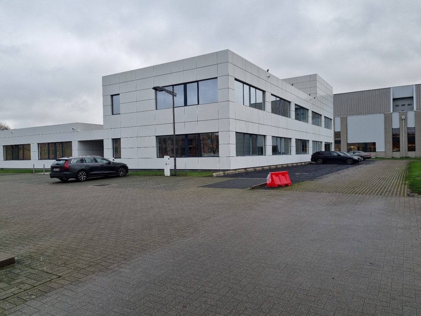 Kantoren 1e VDP - 527 m² + 25 parkings - nabij E 313 - foto 2