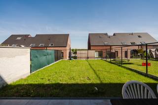 Disposition :rez de chaussée : - entrée avec toilettes invités et espace vestiaire- cuisine de qualité avec tous les appareils modernes et connexion...
