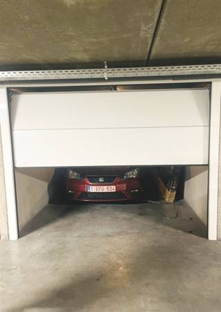 <p><span> Te Koop Garage</span></p><p><span> Gelegen aan de jachthaven onder de tennis gesloten garagebox met nieuwe poort en afstandsbediening</span></p><p><span> Br .2.85 diepte 6m.</span></p><p><span>Meer info Bel 050/41.55.50</span></p>