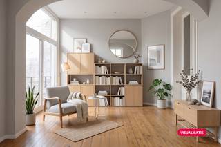 De op te frissen woning te koop met vier slaapkamers en ruime stadstuin is gelegen in een gegeerde buurt aan de Lange Leemstraat. Dit is een zeer centrale ligging vlakbij het Groen Kwartier, Zurenborg, het station van Berchem en andere belangrijke invalswegen. <br /><br />De woning is thans ingedeeld in twee wooneenheden, maar kan met beperkte aanpassingen terug omgevormd worden tot een eengezinswoning.<br /><br />Indeling<br />ruime kelderverdieping<br />gelijkvloers:<br />- inkomhal<br />- leefruimte<br />- open keuken met eetruimte<br />- badkamer<br />- stadstuin van 50m² met Zuid-oriëntatie<br /><br />eerste verdieping:<br />- badkamer<br />- keuken (kan omgevormd worden tot een slaapkamer)<br />- twee slaapkamers<br /><br />tweede verdieping:<br />- twee slaapkamers<br /><br />Zolder<br /> <br />troeven:<br />- toplocatie<br />- af te werken naar eigen smaak<br />- tuin is ook te bereiken via een aparte inkomdeur aan de straatkant<br /><br />Deze woning wordt te koop aangeboden voor een vraagprijs van 749.000 euro.<br /><br />Deze AI-visualisaties zijn bedoeld als inspiratie. Er werd geen rekening gehouden met technische specificaties, stedenbouwkundige voorschriften of de concrete mogelijkheden tot realisatie.<br />Visualisaties te ontdekken op onze website www.dewaele.com<br /><br />Bent u geïnteresseerd in een appartement of woning te koop in Antwerpen? Aarzel dan niet om ons te contacteren. <br />Had u graag uw eigen eigendom te koop aangeboden contacteer ons dan voor een vrijblijvende schatting, telefonisch op het nummer 03/206.76.76 of per mail naar antwerpen@dewaele.com.<br /><br />EPC: 382 kWh/m²<br />EPC: 275 kWh/m²<br /><br />Bestuursmaatregelen in het maatregelenregister: nee