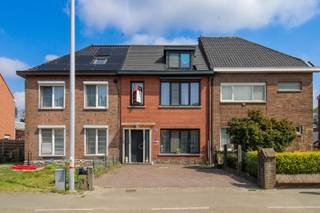 Op een rustige locatie in de Passtraat te Sint-Niklaas vindt u deze verrassend ruime gezinswoning met energielabel B, wat zorgt voor een...
