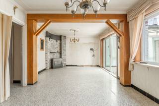 Bent u op zoek naar een woning die u volledig naar eigen smaak kan renoveren? Dan is deze rijwoning in de Roterijstraat 9 te Izegem zeker een...