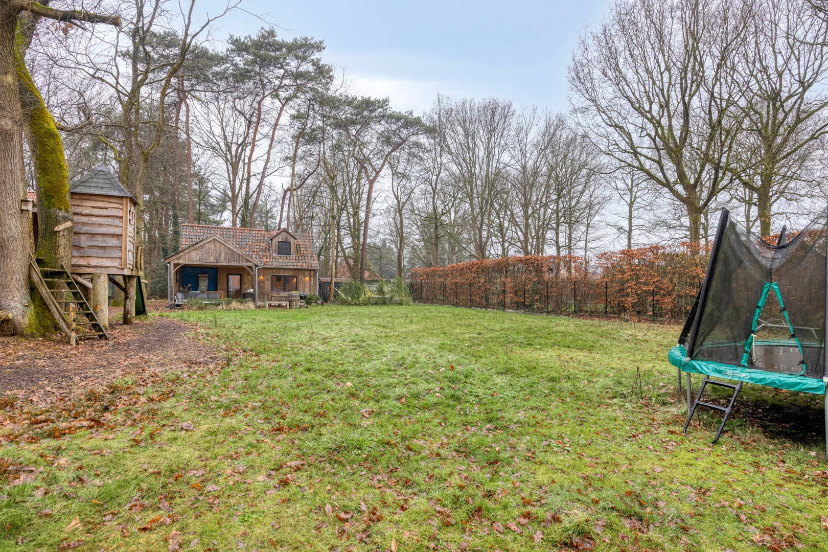 Ruime af te werken villa op een perceel van 1.663 m2 met vergund bijgebouw - foto 4