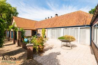 Op de grens met België en Nederland, in Eede, staat het gekende restaurant-feestzaal 'De Kreeke' te midden van de Biezenpolder. De zaak is...