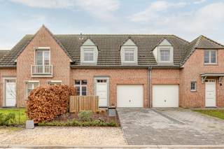 Recente gezinswoning op toplocatie te Beerse!EPC: 60 kWh/m² (Label A) | Inpandige garage | Beschikbaar: 8 maanden na akteOmschrijving:Deze...