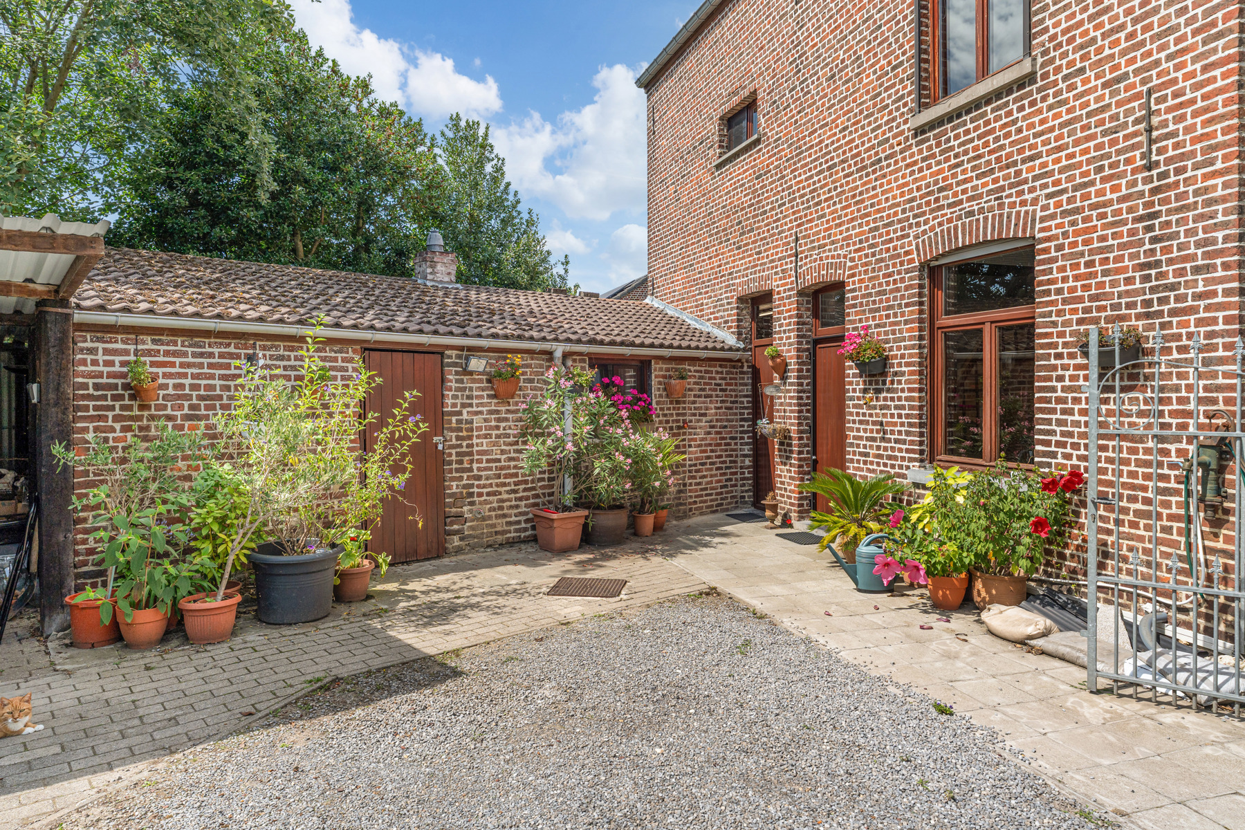 Gezinswoning op toplocatie (ideaal voor bijberoep) - foto 4