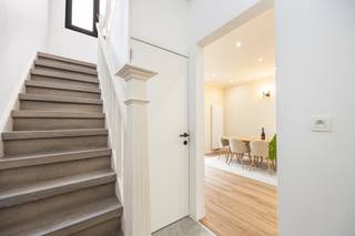 Gezellige ééngezinswoning, volledig gerenoveerd in 2023!Op zoek naar een ruime gezinswoning in het centrum van Schoten?Dan is deze centraal gelegen,...