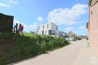 Centraal en landelijk gelegen in het Haspengouws dorpje Horpmaal (Heers), dichtbij Maastricht (34 km), Tongeren (14 km), St-Truiden (14 km),...