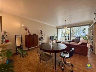 Ruim 3 slaapkamer appartement met 2 terrassen gelegen te Fruithoflaan!Dit appartement is voorzien van twee ruime slaapkamers. Dichtbij openbaar...