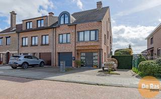 EERSTE BEZOEKMOMENT - zon. 29/03 tss. 10u en 14u (op afspraak - 053/60.65.60)NINOVE - Instapklare half-open bebouwing gelegen in één van de rustigste...