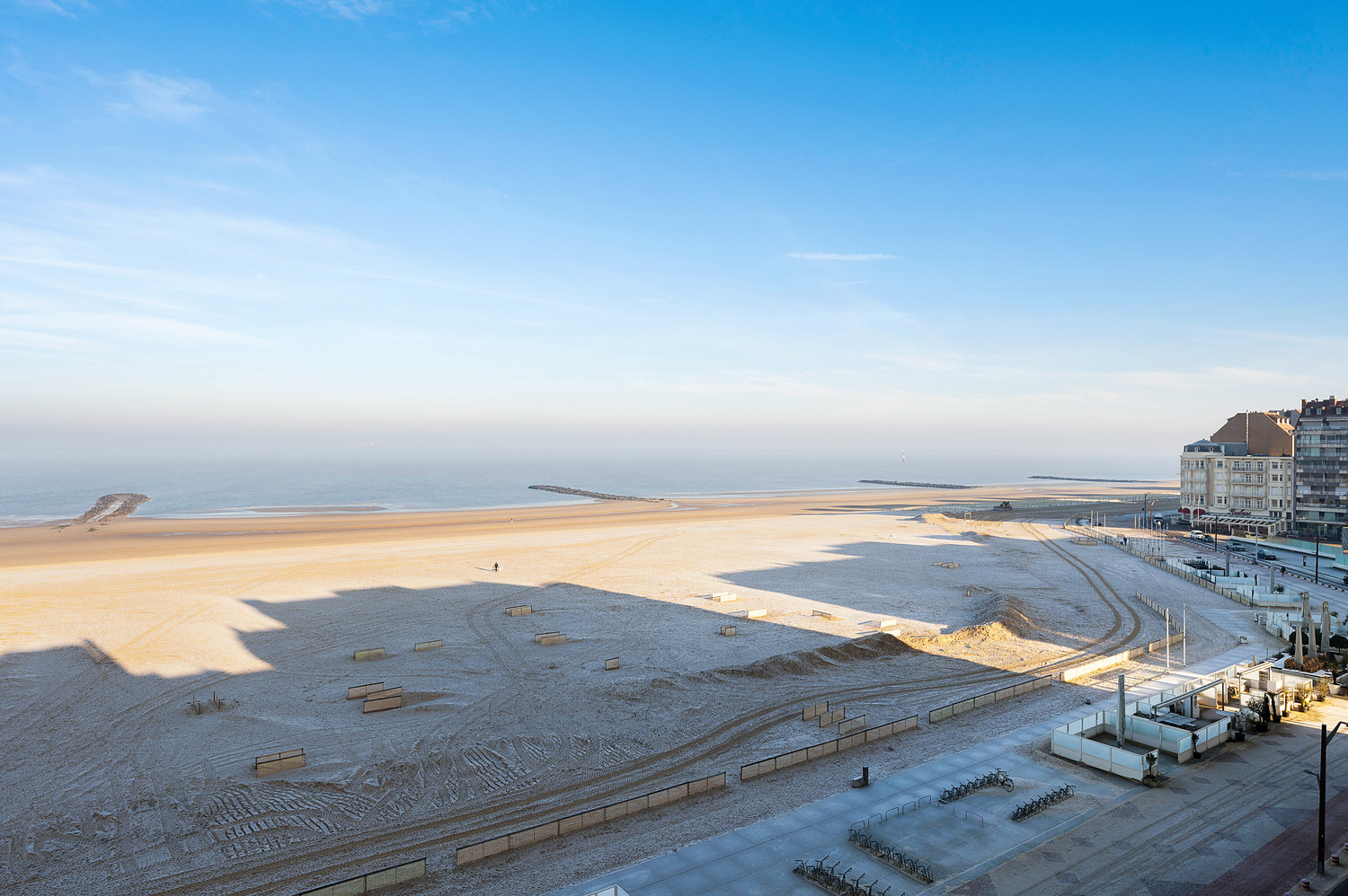 Prachtig vernieuwd 2 slaapkamer appartement aan het Albertstrand - foto 3