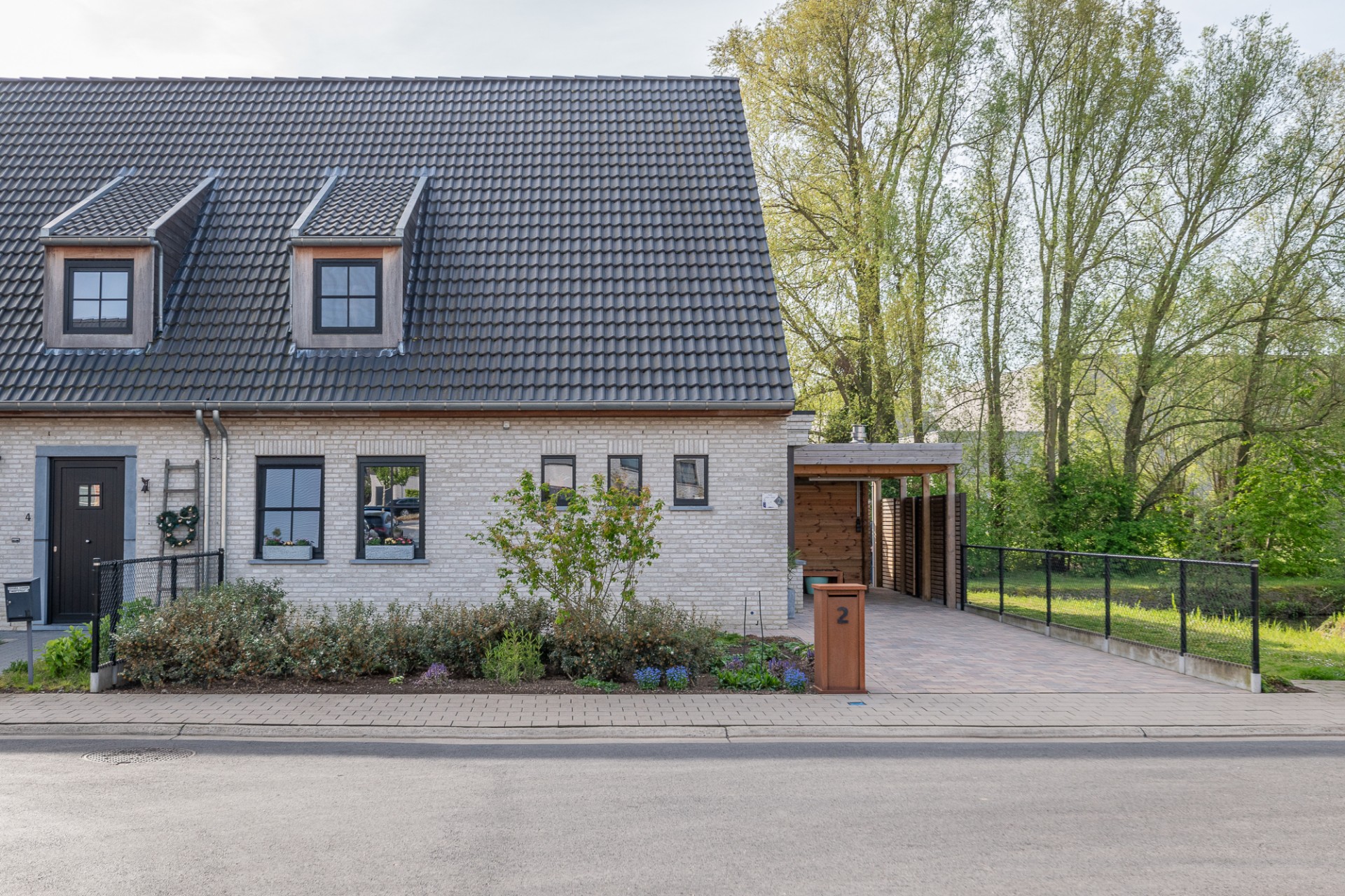 Verrassend ruime woning met 4 slaapkamers - foto 1