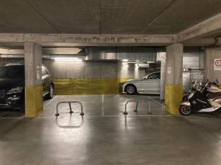 Quartier CORA - Dans un complexe immobilier situé entre l'avenue de Calabre et Jean Monnet, bon emplacement de parking d'une profondeur de +/-5m...