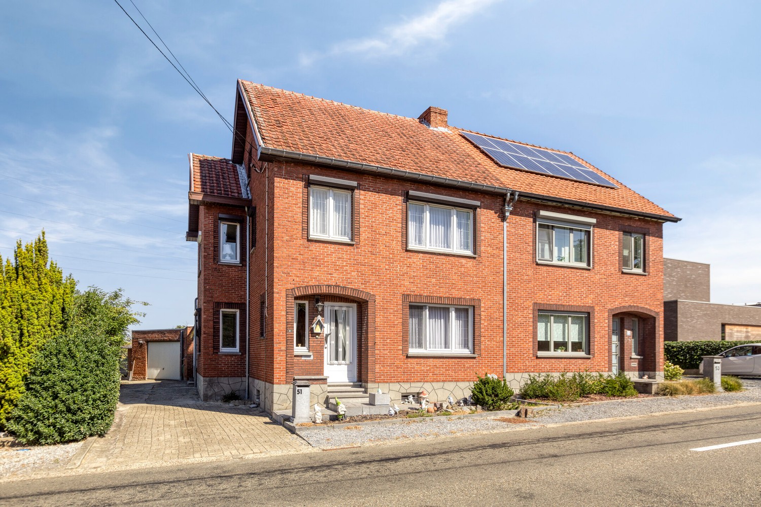 Op te frissen woning met 3 slaapkamers, garage en tuin - foto 2