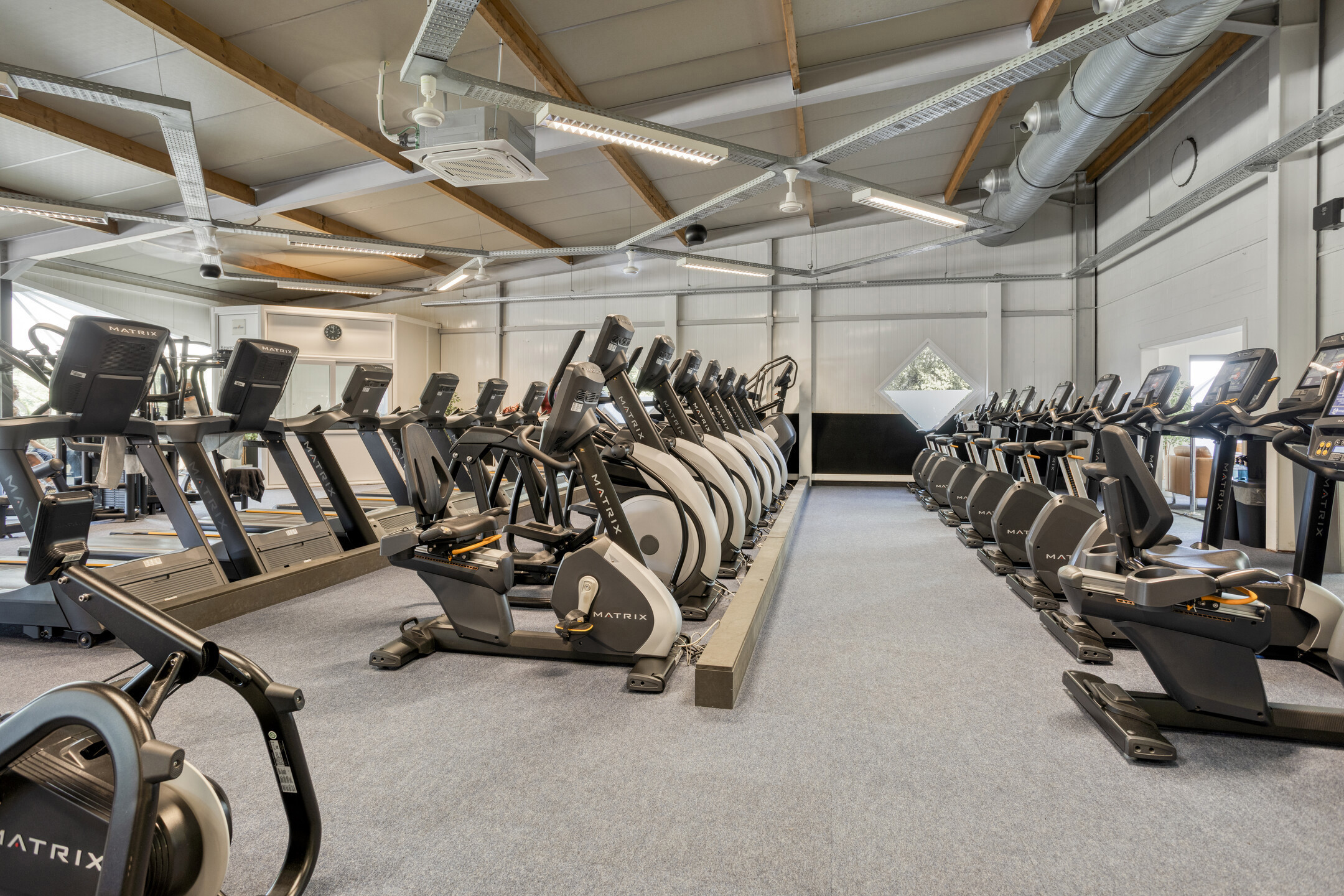 Fitnesscomplex met residentieel appartement - foto 5