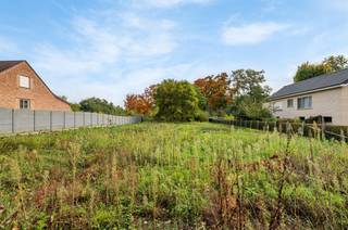 Volledig afgewerkte nieuwbouwwoning op 1380m2 tegen natuurgebied Belangrijkste troeven:- Ruime nieuwbouwwoning- Prijs is voor de volledig afgewerkte...