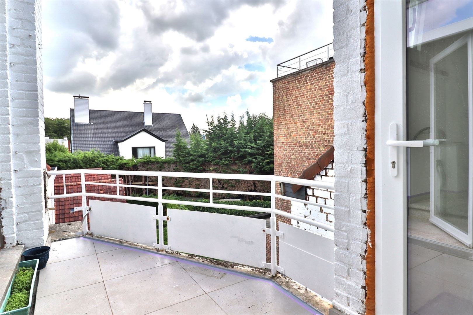 Lichtrijk en instapklaar appartement met terras op het 2de verdiep - foto 2