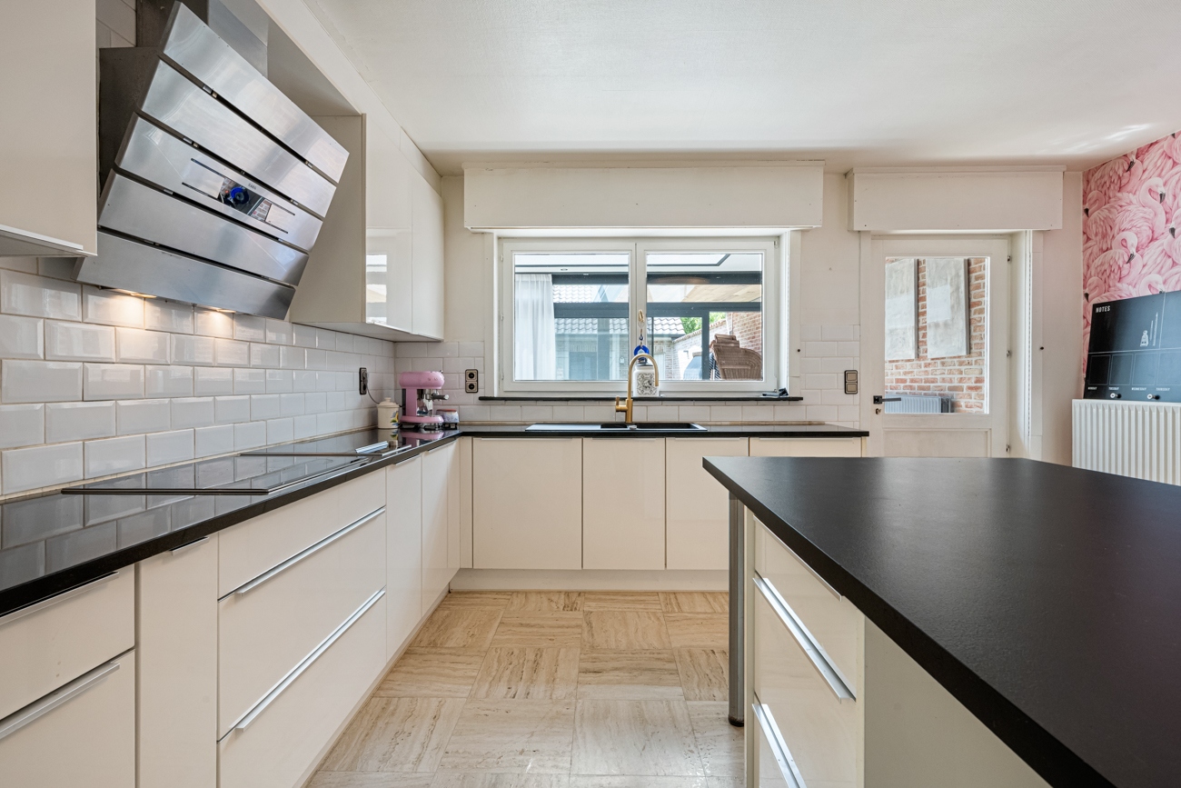 Ruime gezinswoning met 4 slaapkamers, dubbele garage en zonnige tuin op 1.595 m² - foto 4