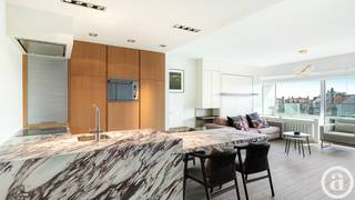<p><span>Discover this beautiful, move-in-ready apartment with luxurious finishes, ideally located between Van Bunnen Square and Lichttoren Square. Thanks to its central location, the beach, seafront promenade, shops, restaurants and charming terraces are all within walking distance.</span></p>
<p><span>The apartment comprises an elegant entrance hall with cloakroom and guest toilet, an open and fully equipped kitchen with a pleasant dining area, and a spacious, bright living room. Large windows provide an abundance of natural light and offer direct access to the south-facing terrace, where you can enjoy the sunshine in complete tranquillity.</span></p>
<p><span>The spacious master bedroom features built-in wardrobes and benefits from an adjoining, luxuriously finished shower room.</span></p>
<p><span>The residence was recently fully renovated, including the balconies and terraces, giving the building a modern and well-maintained appearance.</span></p>
<p><span>An ideal apartment for those looking for a second home or a comfortable pied-à-terre on the Belgian coast, with particular attention to location, quality finishes and living comfort.</span></p>