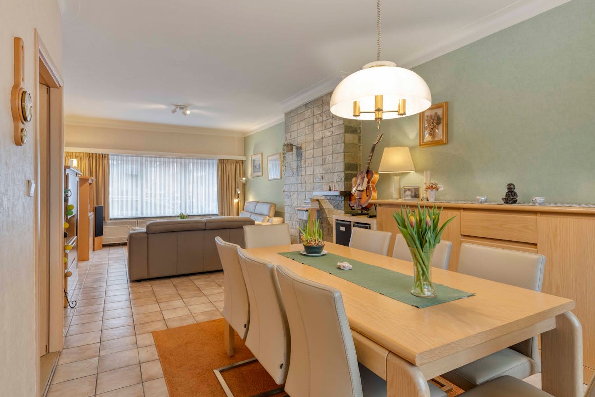 Huis met 3 slpks, ruime en prachtige tuin en garage te koop - foto 4