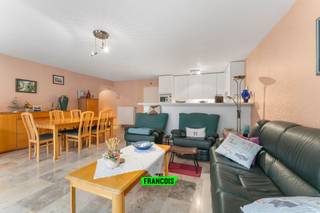 Dit instapklare appartement bevindt zich op de A. Ruzettelaan 99, parallel met de Zeedijk van Blankenberge. Dankzij de ligging nabij tal van eet-...